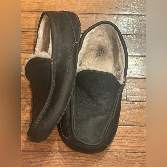 UGG Ascot Men's Leather Slipper, Size 11EEE- Espresso
